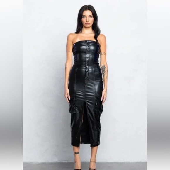 NWT Strapless faux leather dress. Pockets on back, front slit. P to p 21 in. 🖤🖤 - Picture 1 of 7